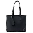 Louis Vuitton Men's Tote Bag in Noir