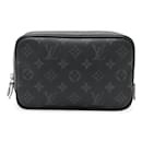 Poche de viagem Truss Toilette PM Monogram Eclipse Louis Vuitton