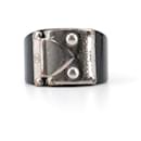 LOUIS VUITTON - Louis Vuitton Lock Me ring in black plastic (M)