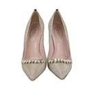 SJP Sarah Jessica Parker Gold Crystal Embellished Pointed Toe Pumps - Autre Marque