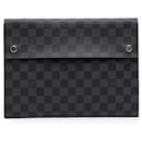 Pochette GM Alpha Damier Graphite Preto Louis Vuitton