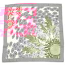 Écharpe en soie rose Hermès