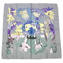 Écharpe en soie Hermès en bleu-gris