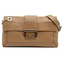 Fendi Baguette en cuir marron avec chaîne et rabat
