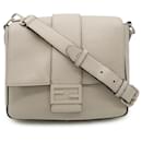 Sac Messenger Baguette Fendi en cuir gris