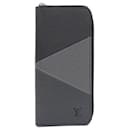 Louis Vuitton Taiga Zippy Wallet