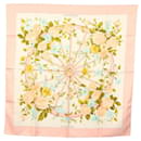 Foulard HERMES Carré 90 ""ROMANTIQUE"" Soie Rose Auth 134923 - Hermès