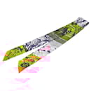 Écharpe en soie JUNGLE LOVE d'Hermès