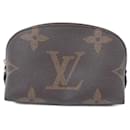 Pochete Cosmética PM Monogram Reverse Louis Vuitton