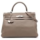 Hermès Bolsa Kelly II Retourne 35 em Swift Marrom