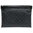 Pochette GM Discovery Monogram Eclipse Preto Louis Vuitton