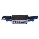 Bolsa de cintura em nylon preto com logo refletivo VERSACE e alça Greca - Versace