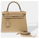 HERMES Kelly 25 Bag in Beige Leather - 102942 - Hermès