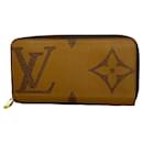 Louis Vuitton Monogram Giant Reverse Zippy Wallet