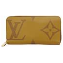 Louis Vuitton Monogram Giant Reverse Zippy Wallet