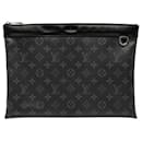 Pochette GM Discovery Monogram Eclipse Preto Louis Vuitton