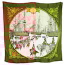 HERMÈS - Carré 90 Marine et Cavalerie Hermès en soie multicolore