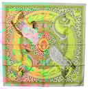 HERMES Carré 90 Écharpe "CASQUES et PLUMETS" Soie Verte Auth sw1609 - Hermès