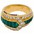 Anillo "Belt" de Van Cleef & Arpels en oro amarillo, diamantes y esmeraldas.  ref.210370