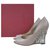 Talla de zapatos de tacón de piel con tachuelas transparentes Valentino Nude 38,5 Beige Cuero  ref.223490