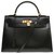 Außergewöhnliche Hermès Kelly Handtasche 32 Sattelriemen aus Boxleder und vergoldeter Metallverkleidung Schwarz  ref.259659
