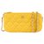 Wallet On Chain Cartera Chanel de cuero amarillo CC Caviar con cadena  ref.264356