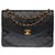 Timeless Bolsa Chanel Classique em pele de cordeiro acolchoada preta, garniture en métal doré Preto Couro  ref.266029