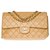 Superb Chanel Timeless bolsa média 25cm em couro acolchoado bege, garniture en métal doré  ref.307802