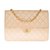 Très chic sac bandoulière Chanel Classique 25 cm en cuir d'agneau matelassé beige, garniture en métal doré  ref.330509