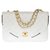 Timeless Bella borsa classica Chanel 23bicolore cm con patta in pelle trapuntata bianca e finiture in pelle nera Bianco  ref.332790