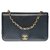 Timeless Seltene Chanel Classique Handtasche aus schwarzem Leder, garniture en métal doré  ref.332802
