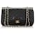 Bolsa com aba forrada em couro Chanel Preto Médio Clássico de Pele de Cordeiro  ref.340229