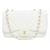 Chanel Corrente acolchoada White Caviar Jumbo Classic com aba dourada Couro Ouro branco Cadeia  ref.340380
