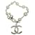 Timeless Chanel Pulseira clássica elegante de pérolas com "CC" Branco Cru Sintético  ref.342056