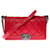 Le Boy A icônica bolsa de ombro Chanel Boy antiga em couro acolchoado vermelho, guarnição de metal rutênio  ref.462980