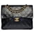 Die begehrte Chanel Timeless/Classic Medium Bag 25 cm mit gefütterter Klappe in schwarzem Leder, garniture en métal doré  ref.506352