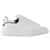 Alexander Mcqueen Sneaker oversize de piel blanca Blanco Cuero  ref.589291