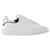 Alexander Mcqueen Sneaker oversize de piel blanca Blanco Cuero  ref.592622