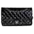 Bolso con solapa con forro clásico mediano de charol acolchado negro de Chanel  ref.637050