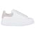 Alexander McQueen Oversize-Sneaker aus Leder Weiß Kalbähnliches Kalb  ref.702111