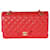 Timeless Bolso clásico mediano con solapa de piel de cordero acolchada roja de Chanel Cuero  ref.744041