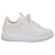 Sneakers basse oversize da donna Alexander McQueen in pelle di vitello tutta bianca Bianco  ref.879065