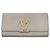Billetera Louis Vuitton Capucines en cuero gris claro