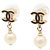 Chanel Orecchini a goccia con perle CC placcate in oro D'oro