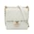 Bolsa Chanel pequena chique com aba de pérolas brancas Branco Couro  ref.1133863