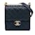 Bolso pequeño con solapa y perlas elegantes de Chanel azul Cuero  ref.1136489