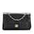 Bolso de hombro con solapa y forro de piel de cordero clásico mediano Chanel negro Cuero  ref.1150899
