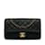 Bolso bandolera con solapa única y puntada de piel de cordero acolchada Chanel negro Cuero  ref.1151029