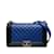 Bolso mediano con solapa bicolor Chanel Boy de piel de cordero azul Cuero  ref.1160829