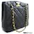 Bolso de hombro con cadena grande CHANEL Caviar de cuero acolchado negro  ref.1190199